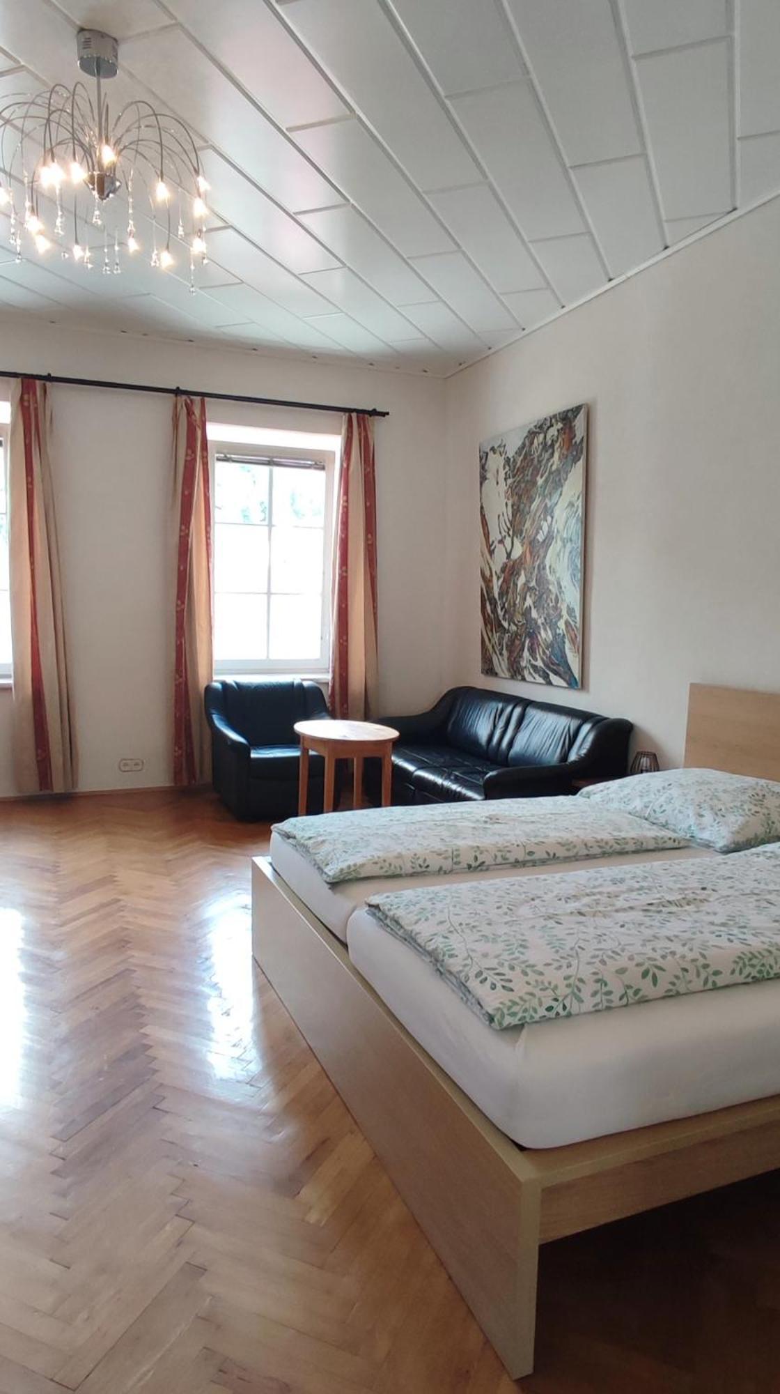 Gaestezimmer & Apartment Mayrhofer Вайдхофен-ан-дер-Ибс Экстерьер фото